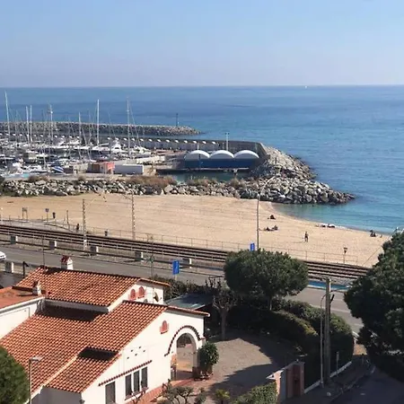 Llavaneras Beach Front *